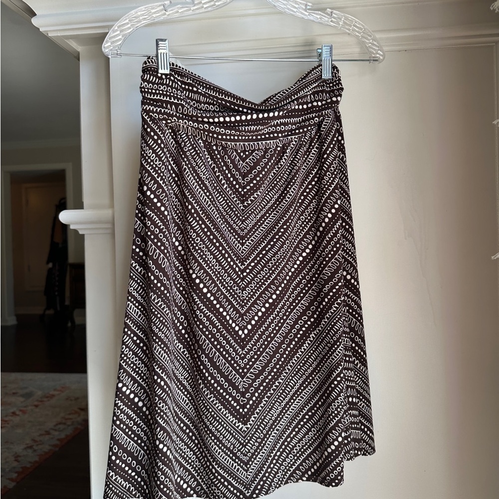 Chic Brown and White Patterned BCBG MAX AZRIA Top and Skirt Set - Picture 4 of 8